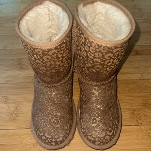 Youth girls size 4 UGG boots❤️❤️❤️